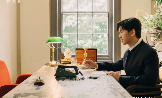 Phil林奕匡推出新歌《無題時想起的人》。