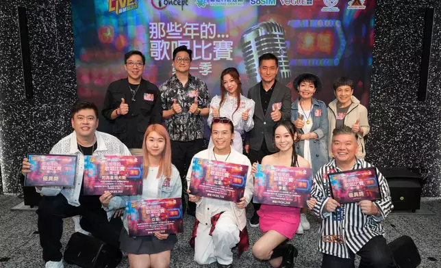 評審團與得獎者大合照。