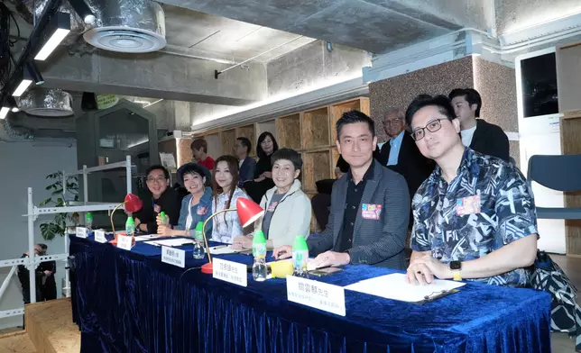 評審團(右起)關雲麒、范振鋒、郭艷明、何雁詩、程凱欣、馬永齡