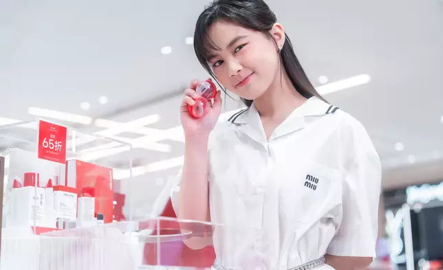 拍MV熱到中暑。