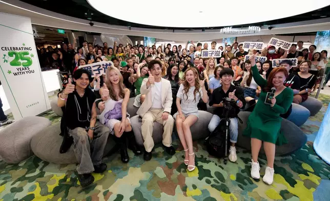 羅子溢及龔嘉欣 (Katy) 一同出席StarHub Paragon的「星和 x TVB藝人粉絲見面會」，活動吸引不少人流，兩人與當地粉絲們大合照。