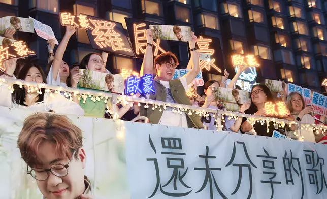 啟豪感激沿途一直有豪殼一起同行。