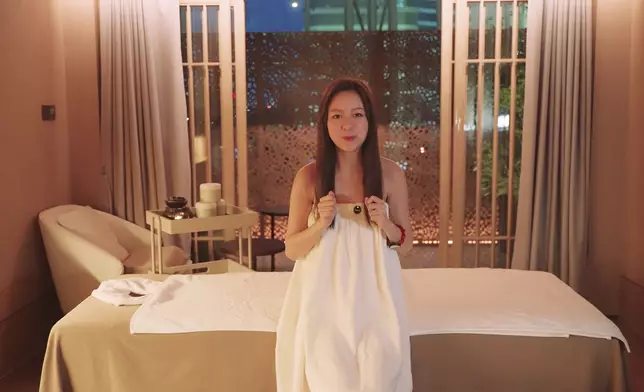 Karen享受天花板級按摩水療服務。