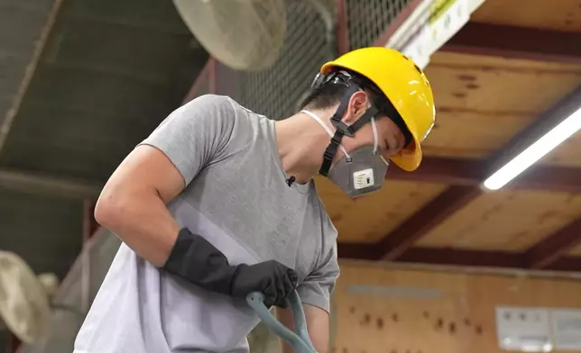 吳偉豪笑稱溝英泥像做gym。