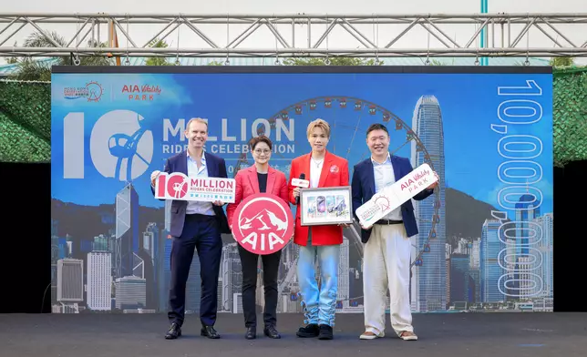 張敬軒見證香港摩天輪千萬人次里程碑。