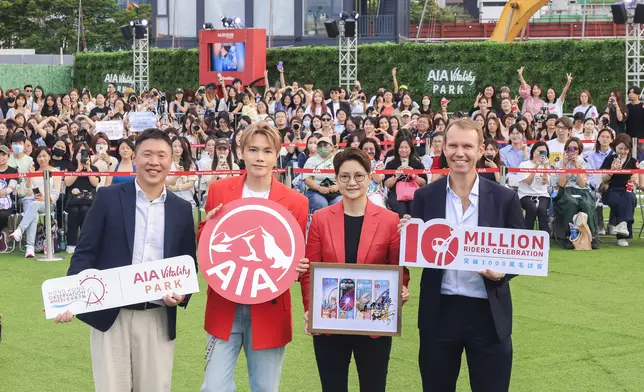 軒仔表示只需20元即可在摩天輪上飽覽維港美景，這種親民體驗令他印象深刻！