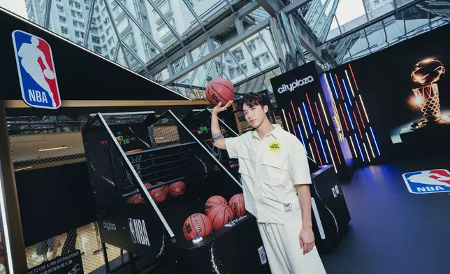 Stanley（邱士縉）出席太古城中心《Live the Game!》NBA主題活動。