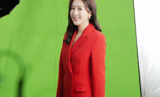 唐詩詠以真實客戶身份，拍攝中銀香港最新商業理財廣告。