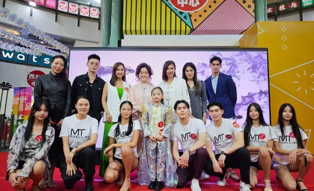 評判團與大熱合照。