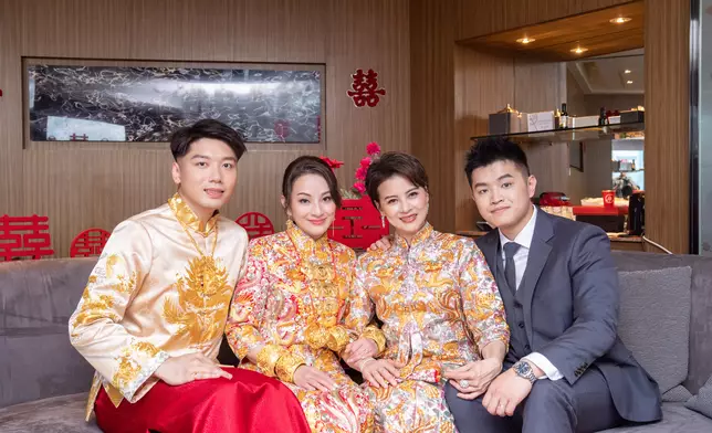 珊姐女兒詠詩今日出嫁，她亦期待兒子德權（右一）早日成家立室。