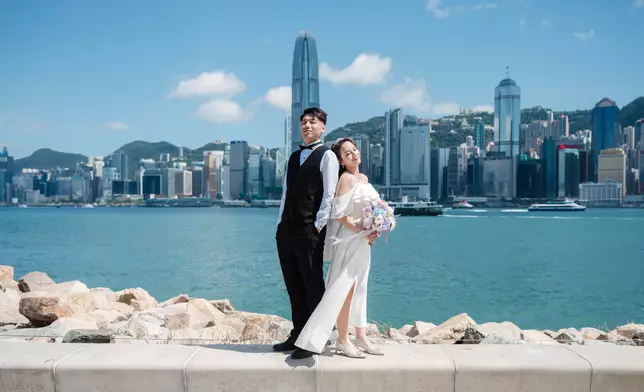 黎燕珊女兒劉詠詩今天出嫁，與IT才俊鄭健民步上人生新一頁。