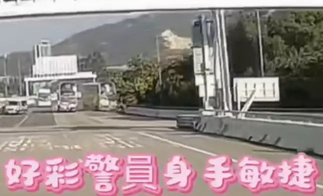港深西部公路警員墮橋。網上片段截圖