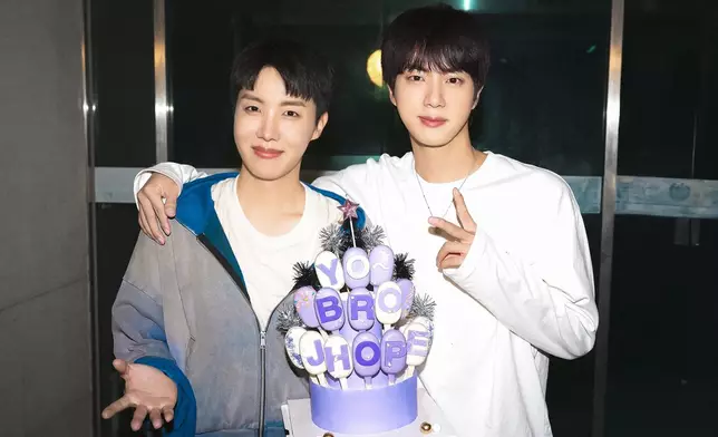 除了J-hope、JIn，餘下五位成員即將在六月內全部退伍。 BTS twitter圖片