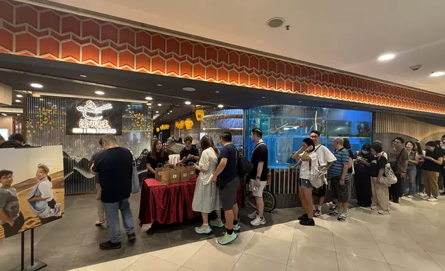 逾百位臥粉現身荃灣參與臥粉「追」「SEE」會。