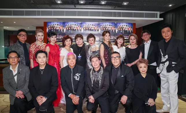 歌手和盧國沾女兒盧葦蓁大合照。