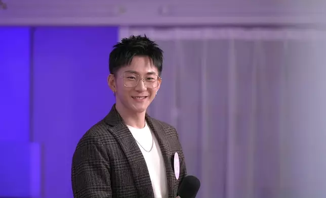 Sophie一聽到Eddie擅長睇google map，即刻開心大笑，睇嚟佢鍾意嘅嘢好特別咁喎。