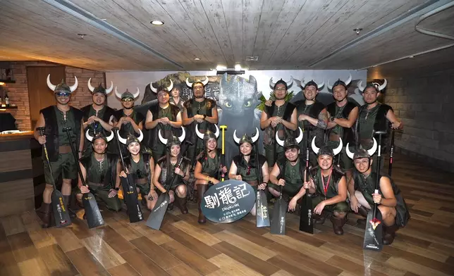 一群「馴龍迷」今年再度將熱血集結，參加一年一度的香港國際龍舟邀請賽。