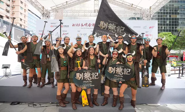 「馴龍迷」全員以維京人造型打扮上陣。