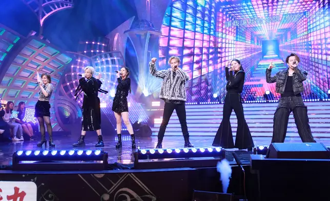 （左起）龍婷、顏志恒、支嚳儀、周吉佩、劉曉昆、顏米羔《Bad Boy》