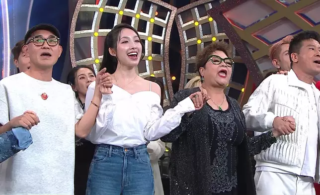 全體合唱《⁠感激我遇見》。