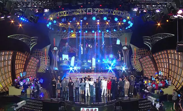 全體合唱《⁠感激我遇見》。