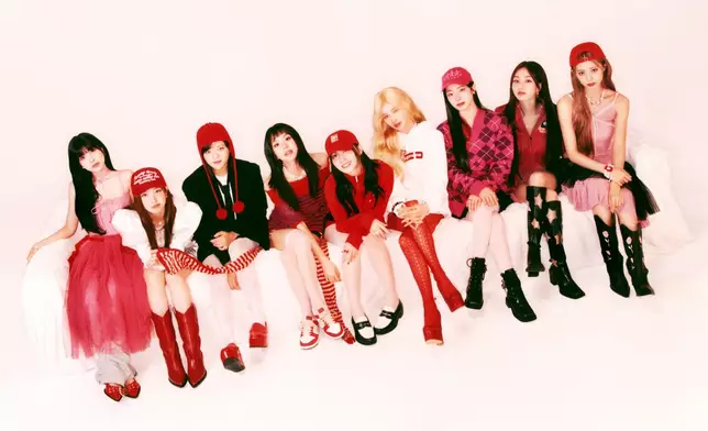 TWICE九位成員出道至今近10年。TWICE官方X圖片