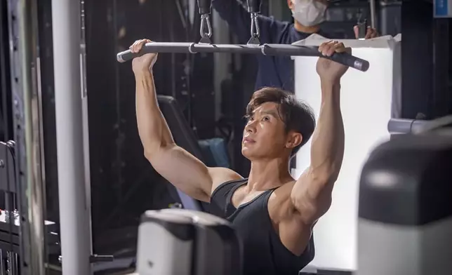 與劇中形象形成強烈反差