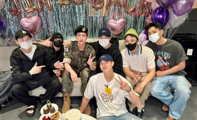 BTS再次七人合體的指日可待。BTS官方X圖片