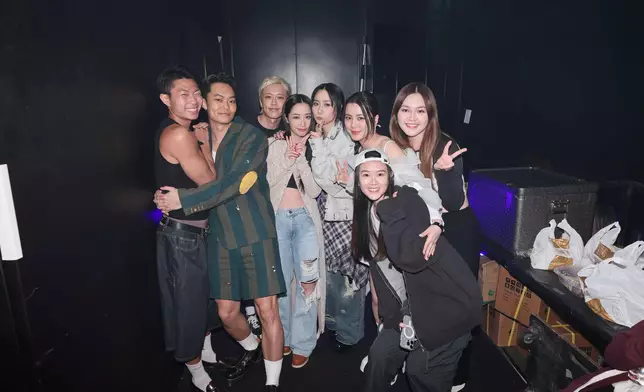 顧定軒、潘靜文、蔡愷穎等到後台探班。