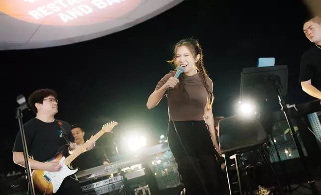 新作《欲哭無淚》首唱，今年Stephanie的作品將帶給 大家更多面向。