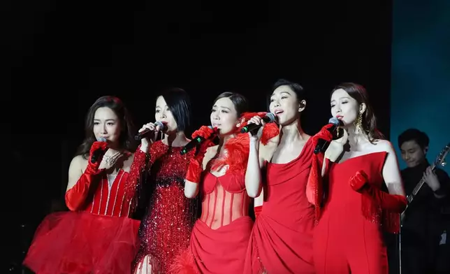 與「胡說八道」的姊妹一同開騷。