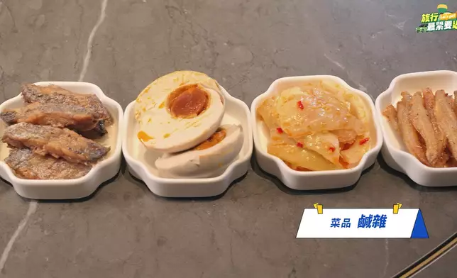鑽石級潮州館提供菜鹹雜、拆肉魚羹花膠、生醃拼盤、雞汁布仔豆腐、百花蝦滑炸雞翼、花椒焗膏蟹、弋飯等特色美食。