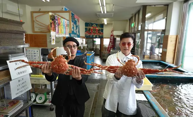 坐足三個鐘頭車品嚐的高足蟹兩食