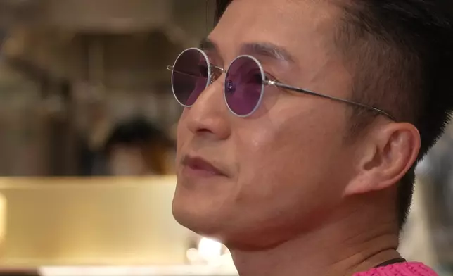 起有仔仔Jaco不禁地流下了眼淚。