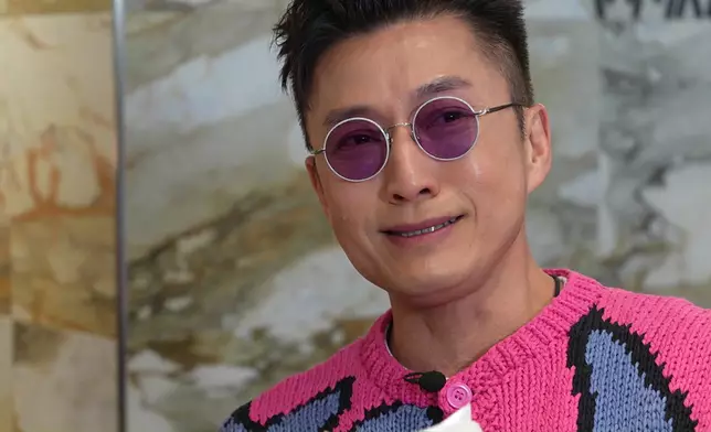 起有仔仔Jaco不禁地流下了眼淚。