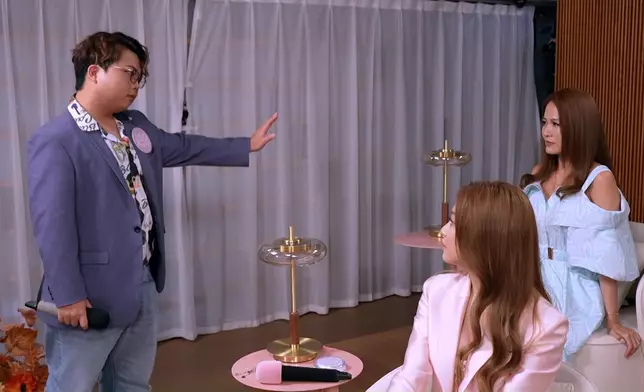Babyface爆笑冧女絕殺4-Ironman式示愛手勢，留意番，佢hold咗好耐吓嘅。