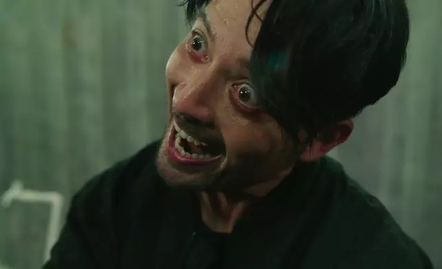 張振朗啲人格，呢一場都會彈出彈入。