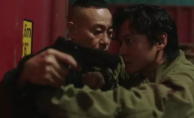 保怡呢個場口，會跳出跳入，極力控制自己人格傷害振朗。