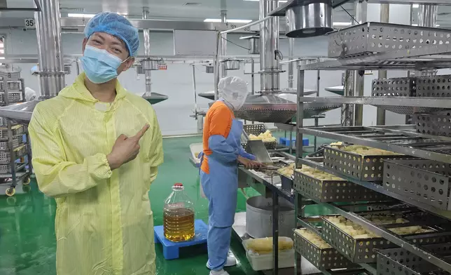 嘉年介紹特製石屏豆腐。