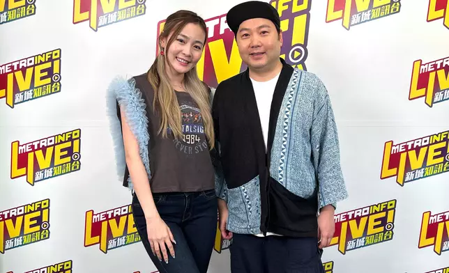 李蘊接受葉文輝《梨事會》節目錄音訪問。