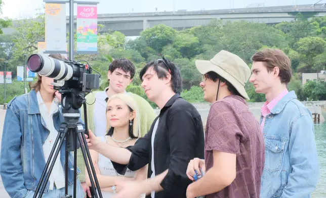 VAL笑稱可趁機開心昅仔！