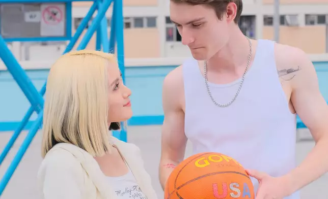 新歌加入父女二人的趣事。