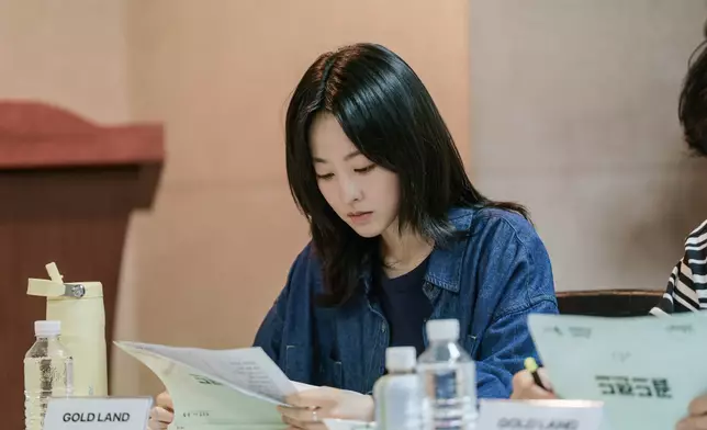 朴寶英與金聖喆合作出演《黃金樂園》。 Disney＋提供圖片