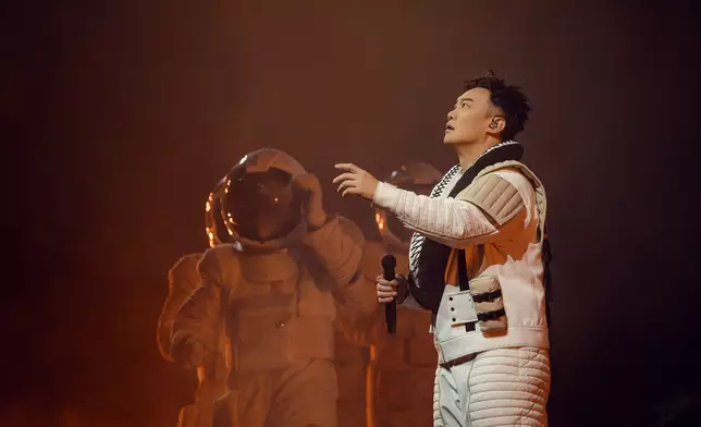 Eason昨晚於海口完成第二場《FEAR and DREAMS》世界巡迴演唱會。