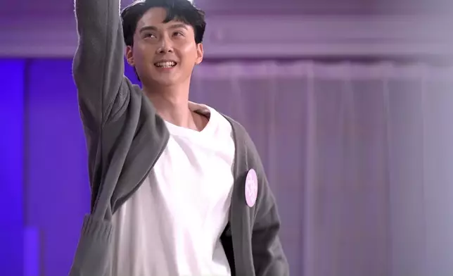 林俊其重現番當年見到Yuki唔夠高拎嘢嘅情景，老實講，隔咁耐都記得咁清楚，係好Sweet嘅。