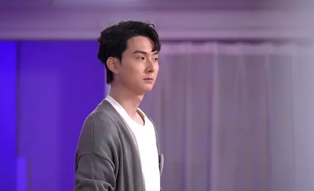 當阿Bob一提起Yuki講過話唔希望同圈中人拍拖，林俊其即刻一面緊張。