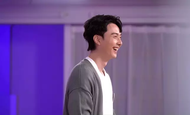 不過當Yuki搞笑咁話「其實我覺得我係一個冇原則嘅人」時，林俊其即刻開心甜笑。