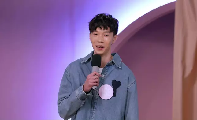 呢個女神圍攻怕醜仔Jacob嘅畫面都算經典。