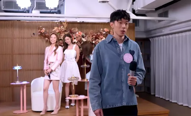 呢個女神圍攻怕醜仔Jacob嘅畫面都算經典。