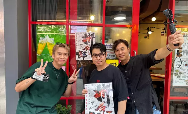 《拼命三郎》導演陳大利、主演譚耀文和Locker於昨日父親節特意落區為電影進行宣傳。